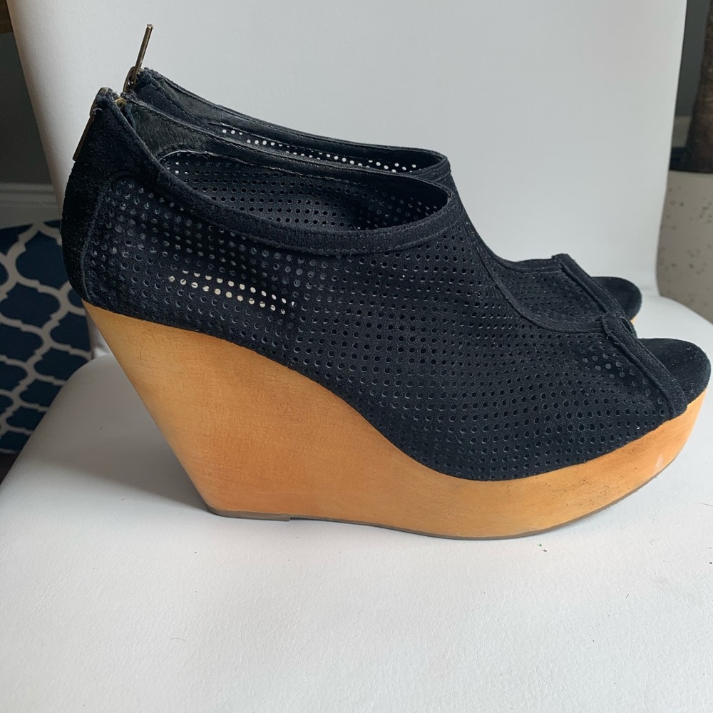Black platform.